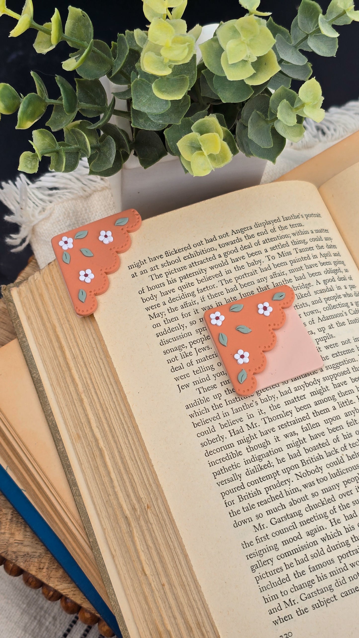 Corner Book Mark | Mimosa