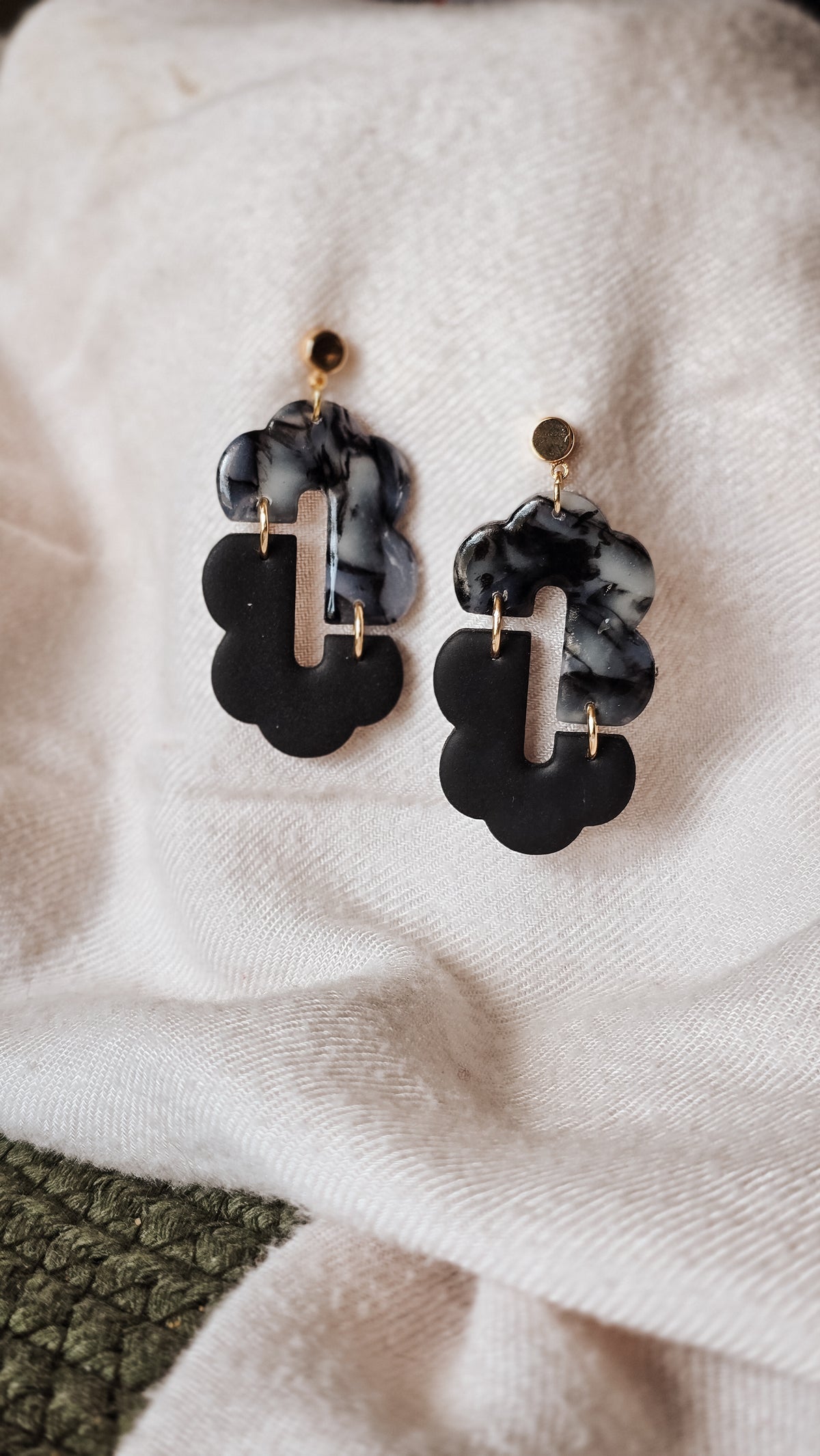 Sutton | Black Marble